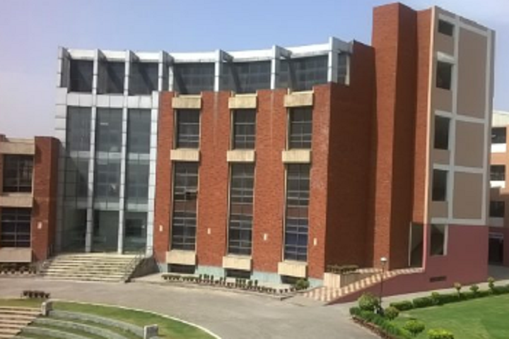 https://cache.careers360.mobi/media/colleges/social-media/media-gallery/531/2019/2/5/Campus View of Dr IT School of Business Phagwara_Campus-View.png